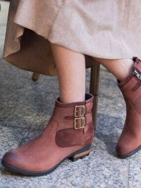 Sorel Lolla Brown Leather & Suede Ankle Boots • Size 9